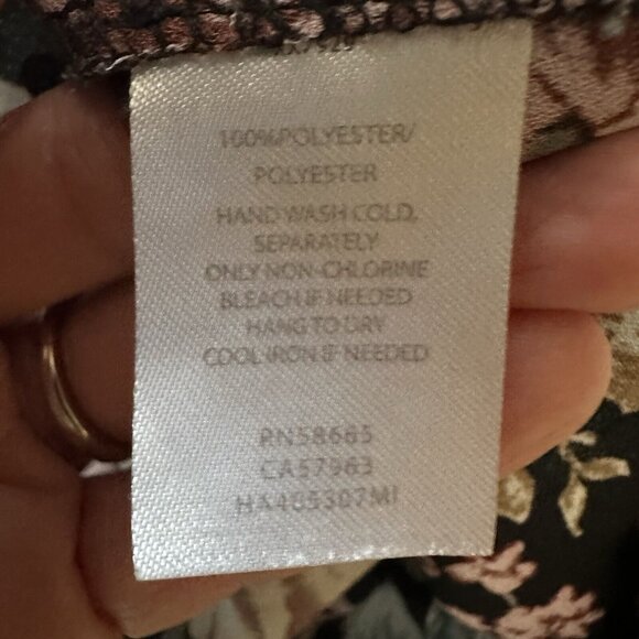 Halogen Top Women’s Medium Petite Black Floral Sleeveless Pink Flowers - Picture 11 of 13